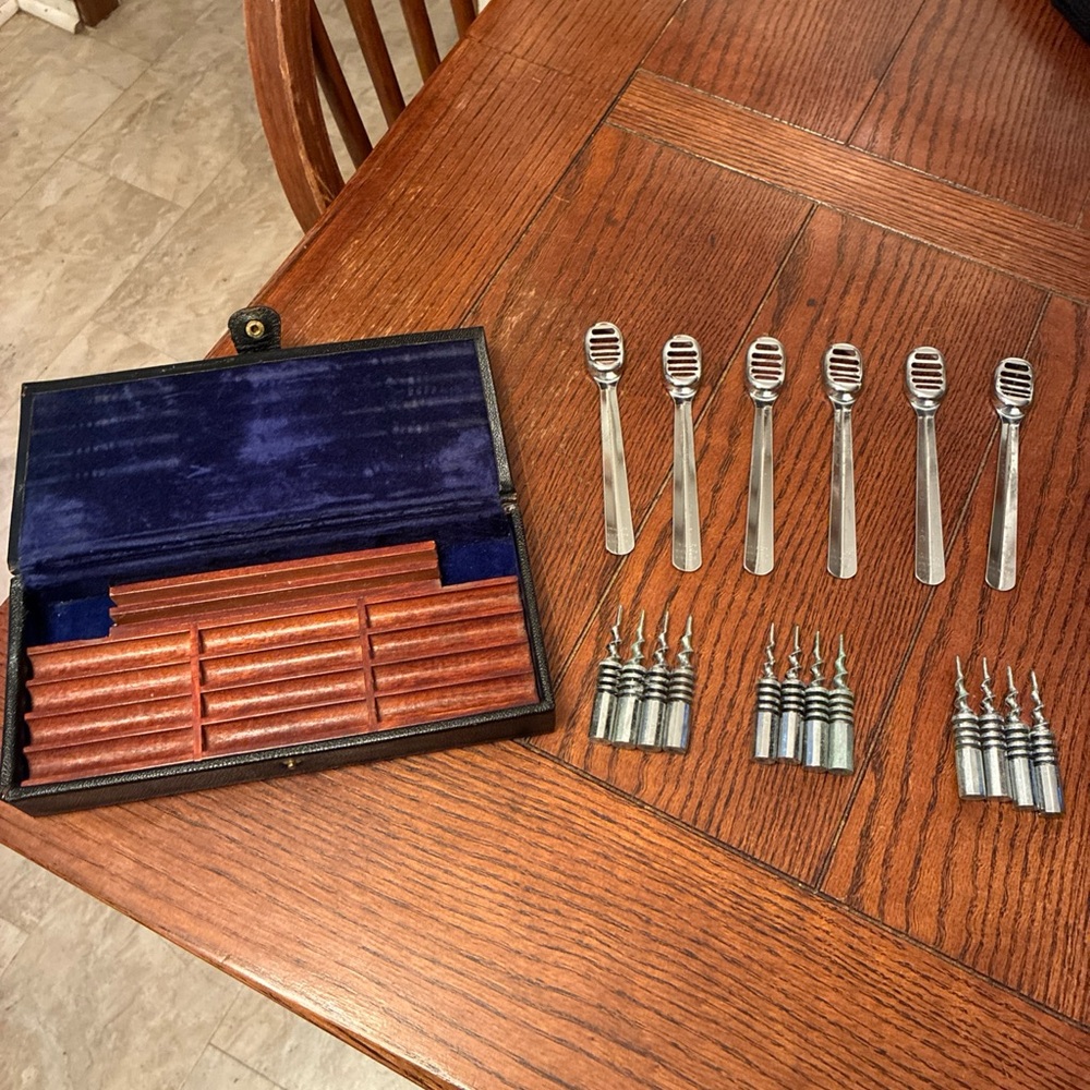 Vintage Corn Handles and Butterers Set